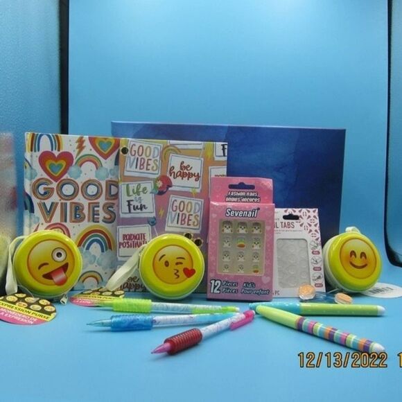 ๐ฅKids Fun Emoticons Set๐๐๐ happy face barrettes press on nails - Picture 1 of 9